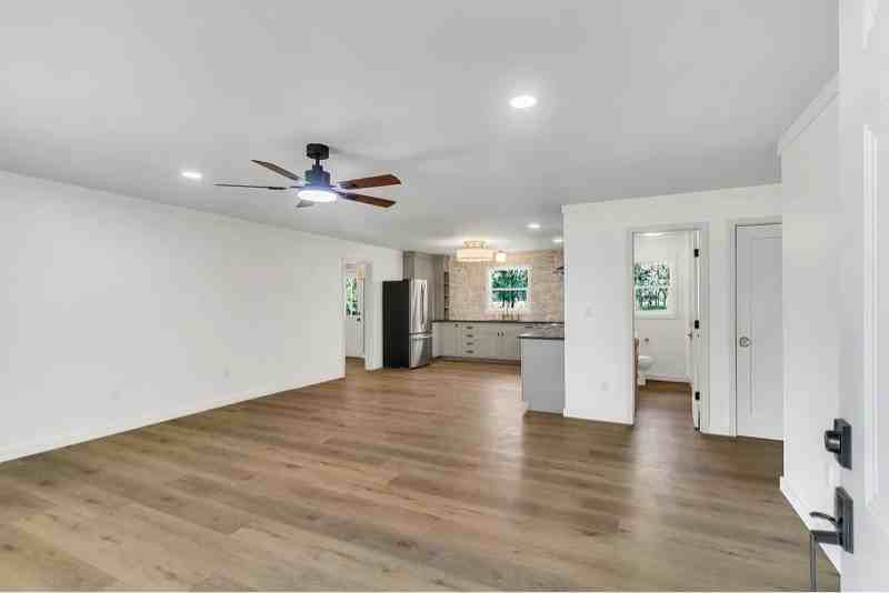 1441 Compton Rd - Photo 5 of 15