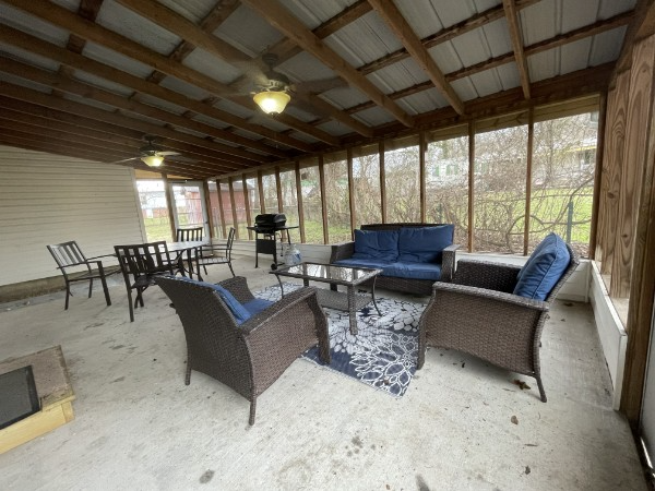 202 Shasteen St - Photo 3 of 20