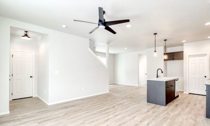 2864 N Eagle Meadow Ave - Photo 7 of 15