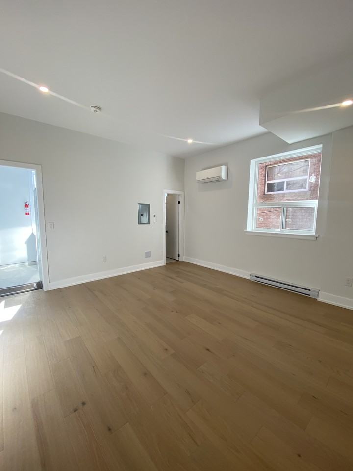 Dufferin St & Davenport Rd #102 - Photo 4 of 6