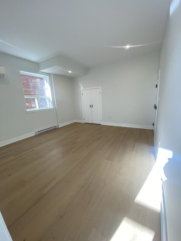 Dufferin St & Davenport Rd #102 - Photo 5 of 6