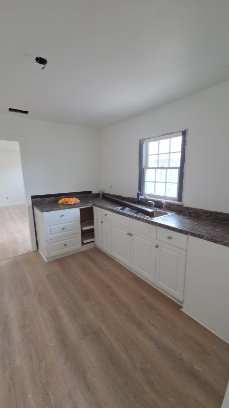 1102 E Canal St - Photo 2 of 11