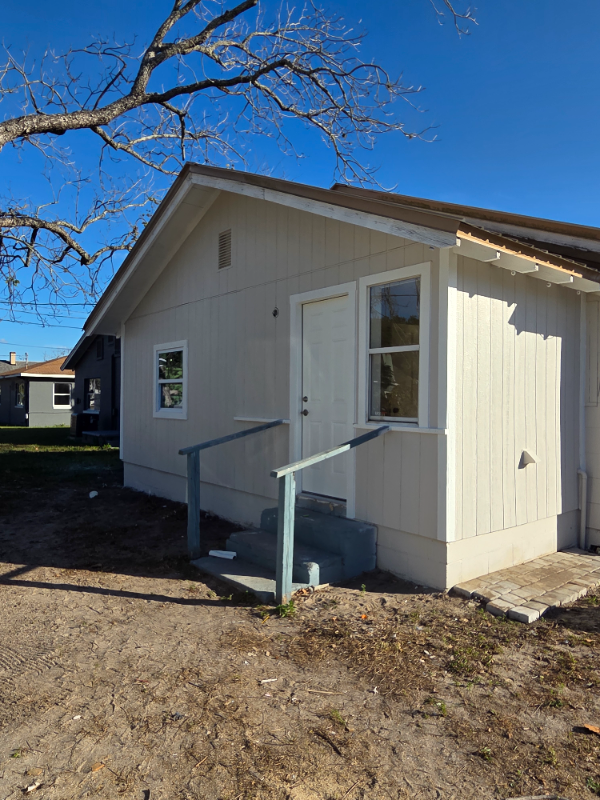 1102 E Canal St - Photo 3 of 11