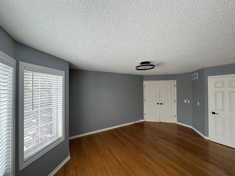 951 Trenton Ln N - Photo 2 of 5