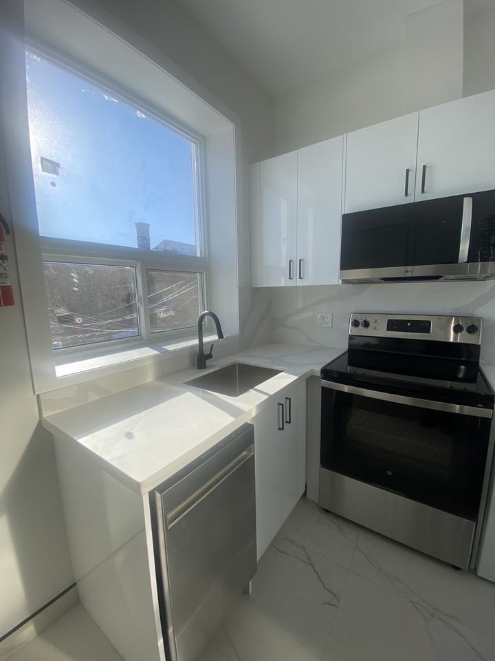 Dufferin St & Davenport Rd #102 - Photo 2 of 6