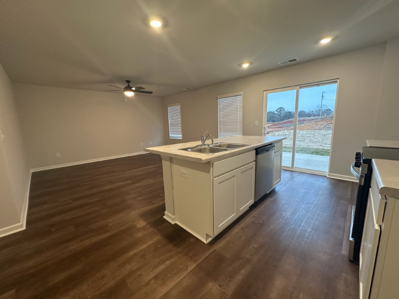 39 River Rock St - Photo 4 of 24