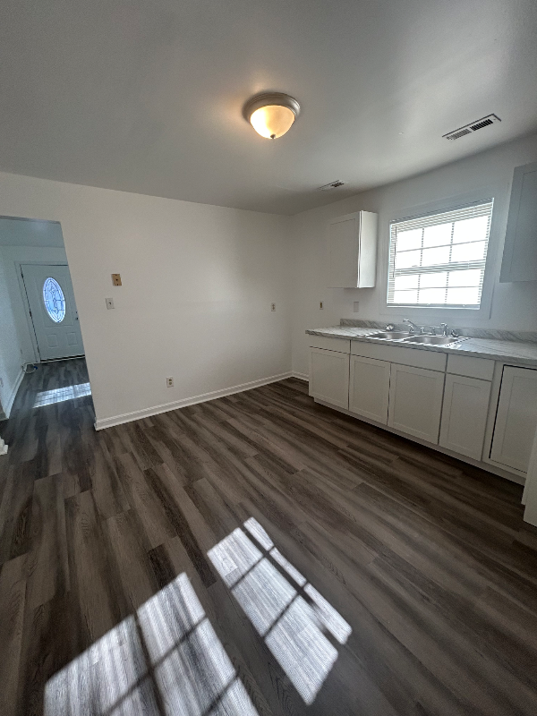 722 Langley Ave - Photo 3 of 11