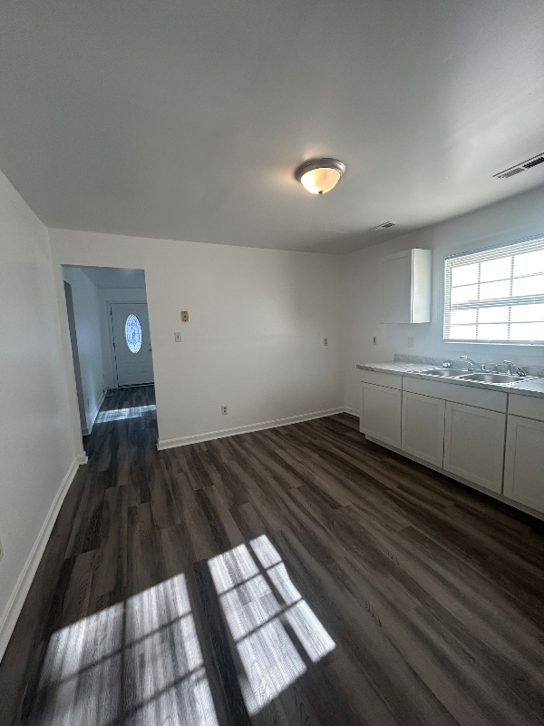 722 Langley Ave - Photo 6 of 11