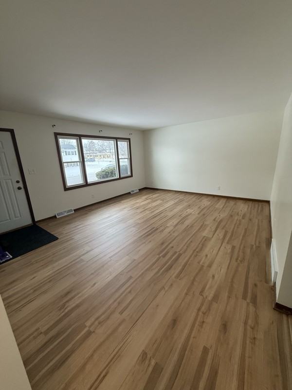 404 Elmwood Dr - Photo 5 of 9