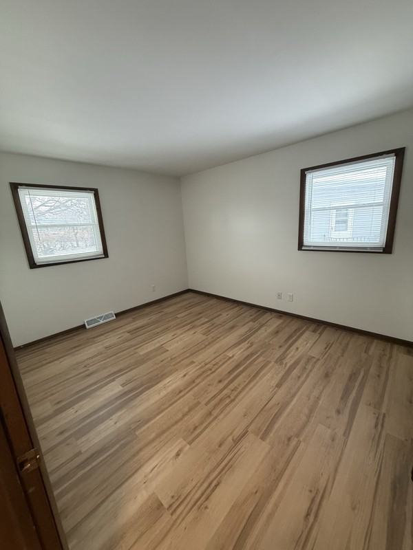 404 Elmwood Dr - Photo 6 of 9