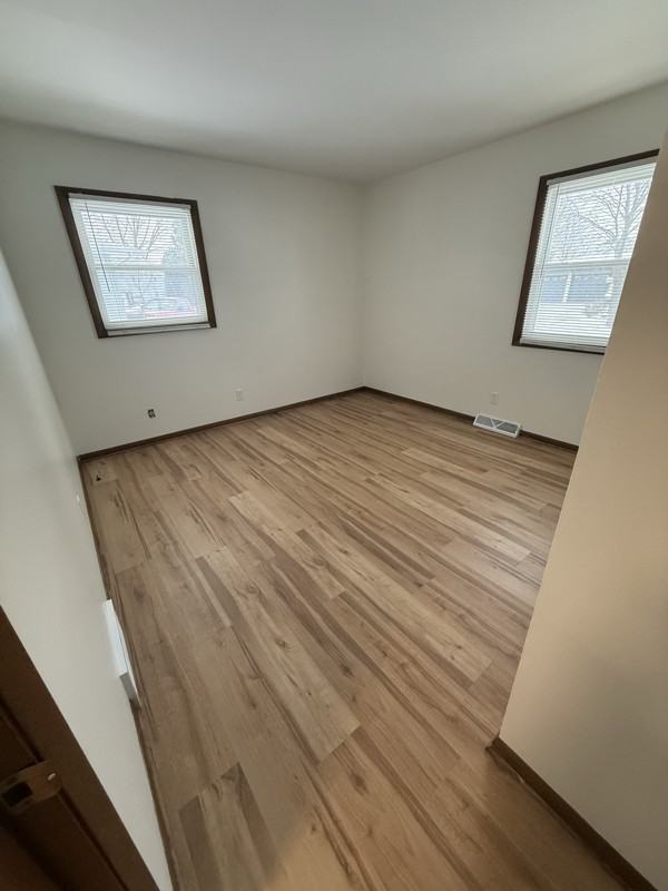 404 Elmwood Dr - Photo 7 of 9