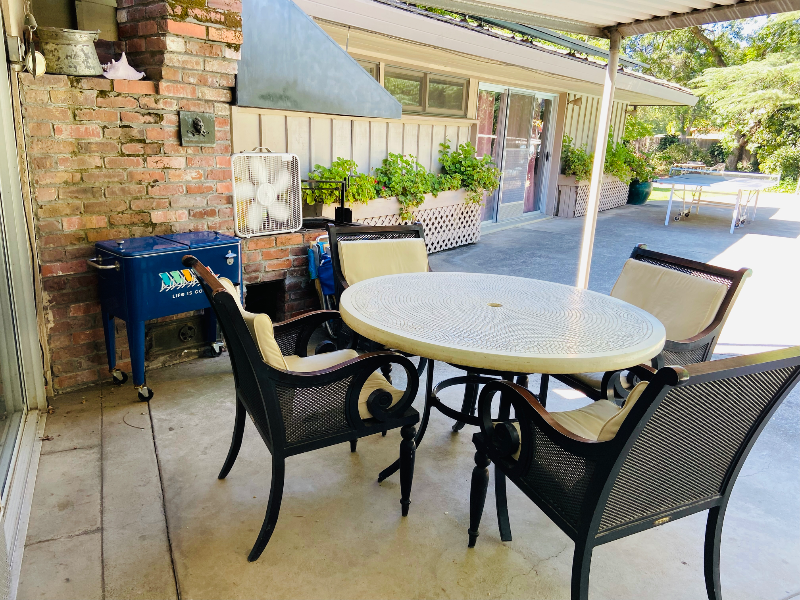 914 Arbutus Ave - Photo 3 of 14