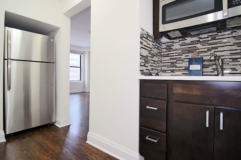 196 E Delaware Pl - Photo 3 of 11