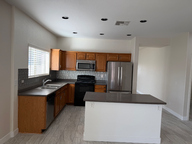 597 W Barrus St - Photo 4 of 12