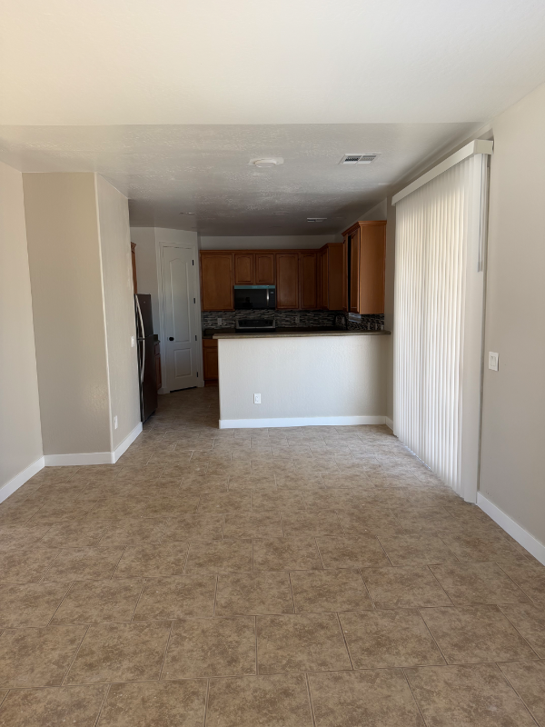 1190 E Jardin Dr - Photo 4 of 16