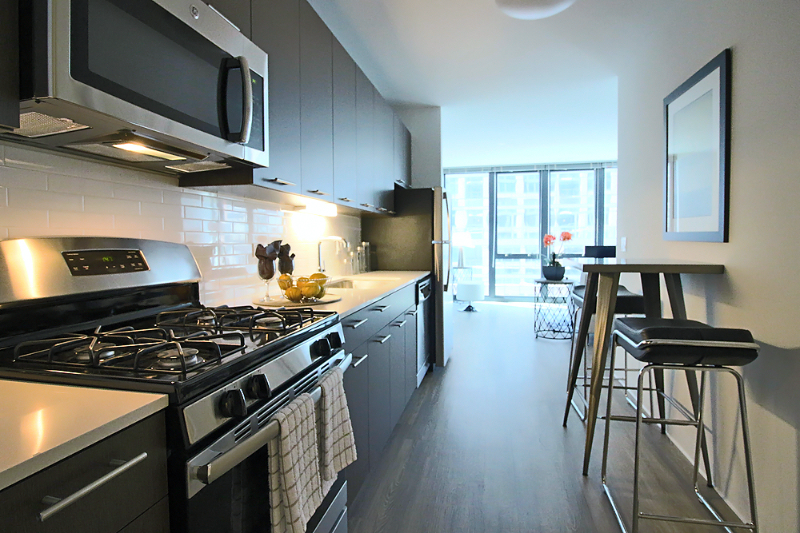 156 W Erie St - Photo 4 of 19