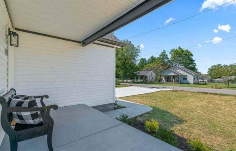 629 Spencer Ave - Photo 3 of 20