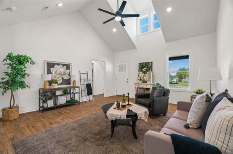 629 Spencer Ave - Photo 5 of 20