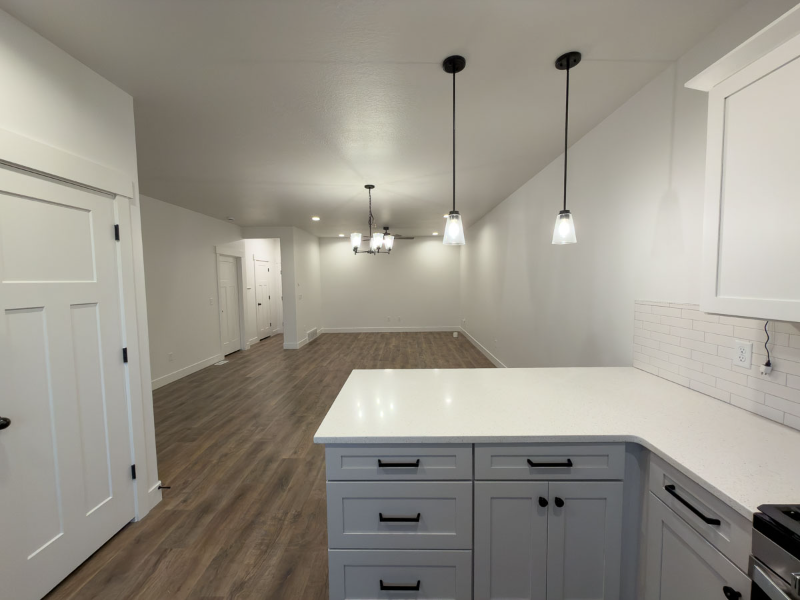 723 W Desert Willow Dr - Photo 5 of 18