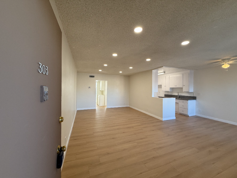 6039 Whitsett Ave #303 - Photo 3 of 20