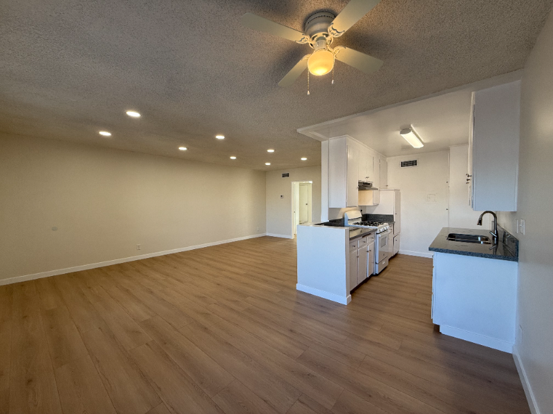 6039 Whitsett Ave #303 - Photo 5 of 20