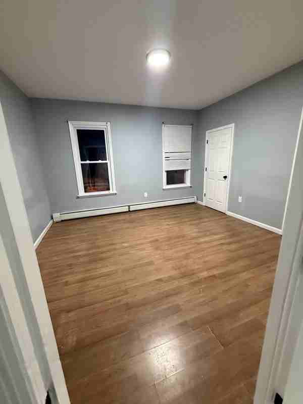 293 E 29th St #1 - Photo 3 of 6