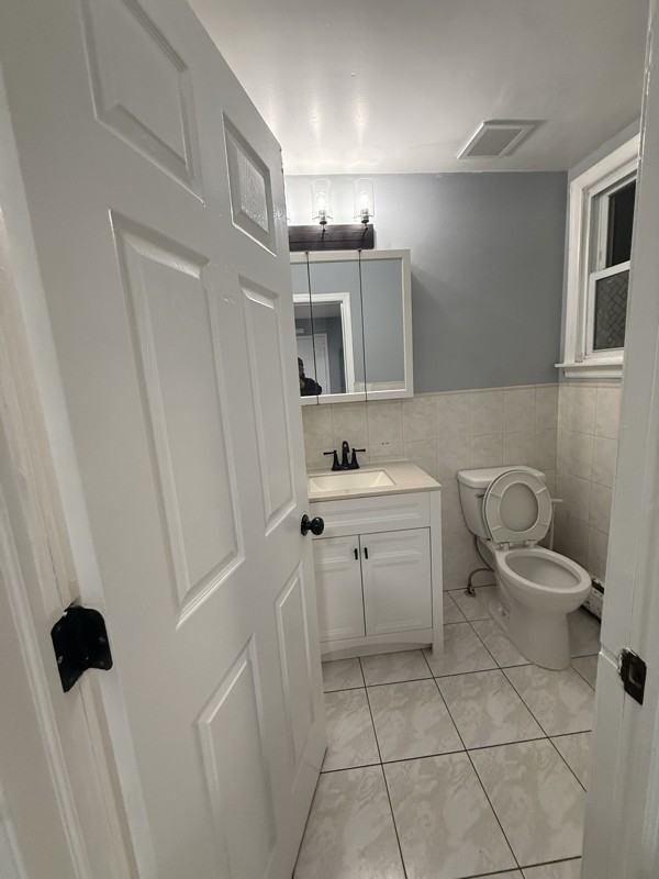 293 E 29th St #1 - Photo 4 of 6