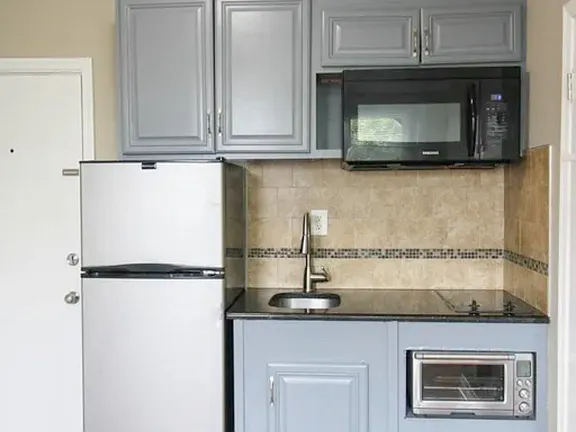 920 S Saint Bernard St #10 - Photo 2 of 7