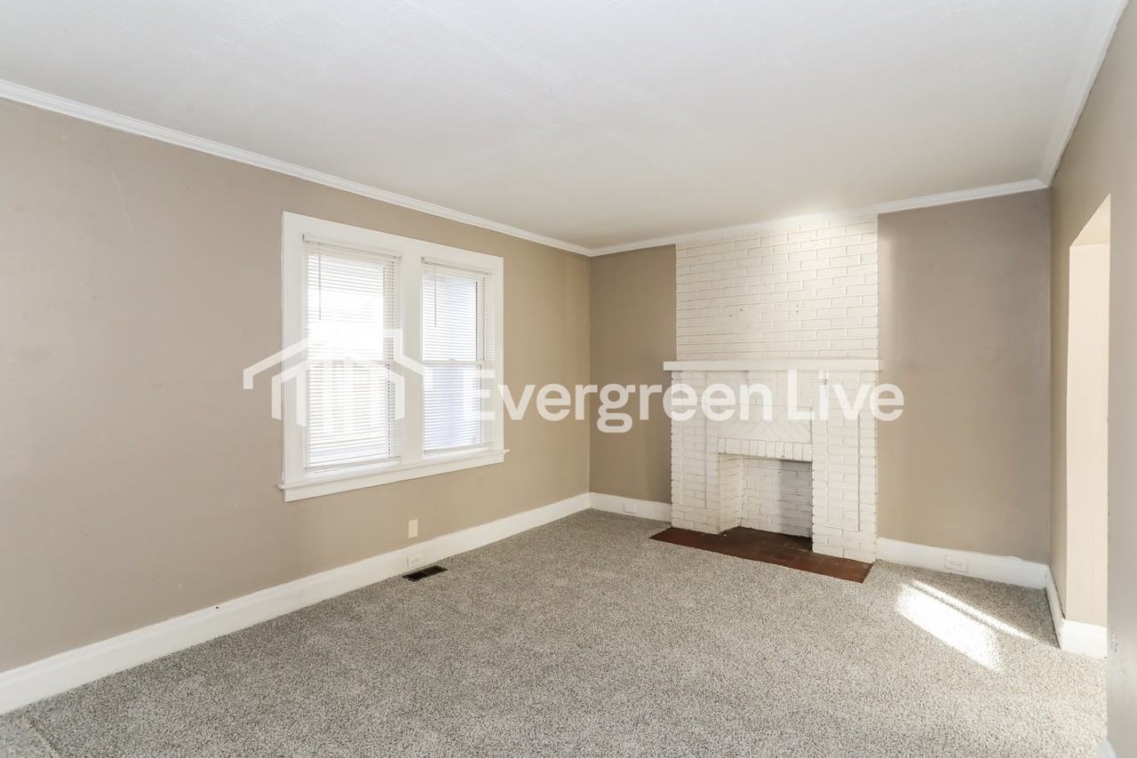 3213 Phoenix Ave - Photo 4 of 15