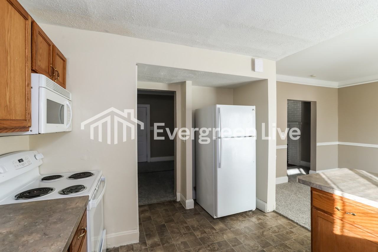 3213 Phoenix Ave - Photo 6 of 15