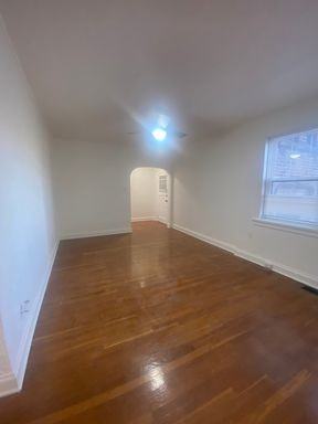 7338 Forsyth Blvd - Photo 3 of 10