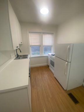 7338 Forsyth Blvd - Photo 5 of 10