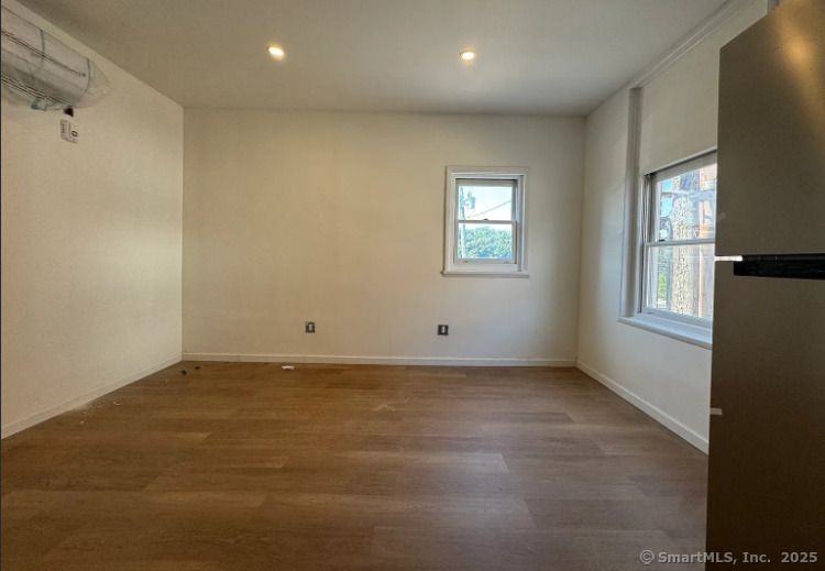 61 Field St ##104 - Photo 3 of 10