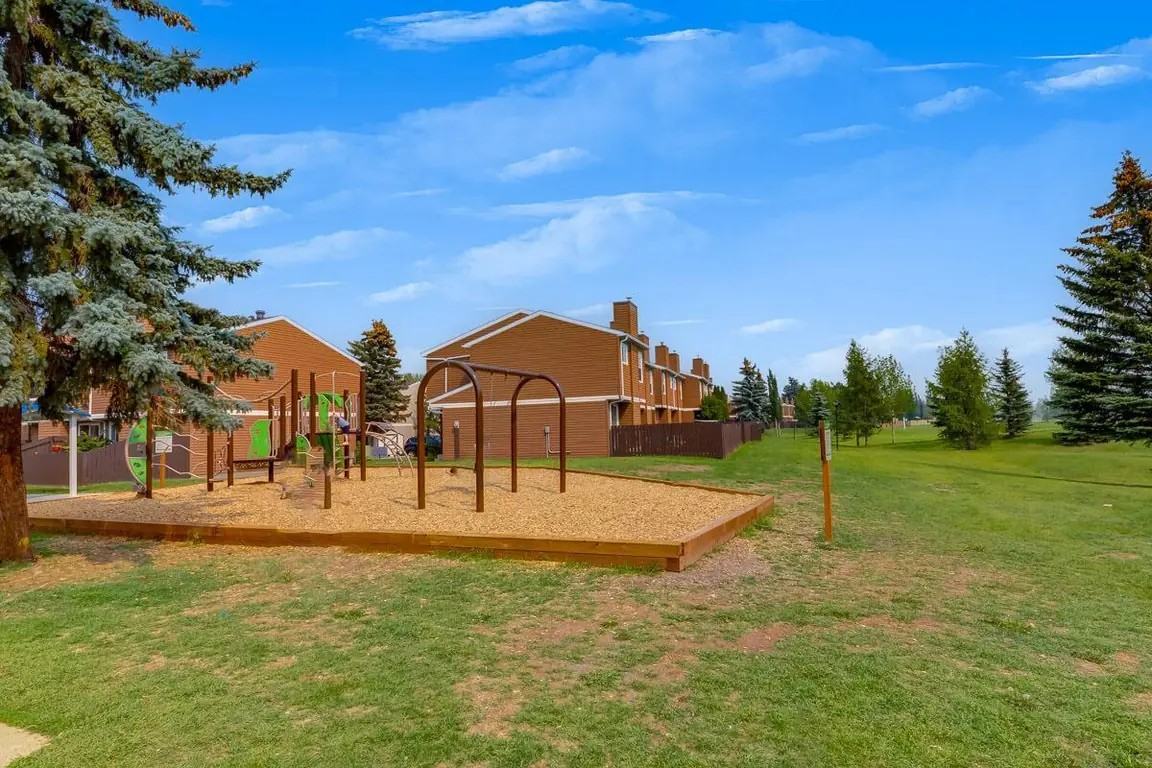 Hooke County Townhomes - Photo 3 of 20