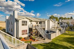 Huntington Court Coachhomes - Photo 1 of 1