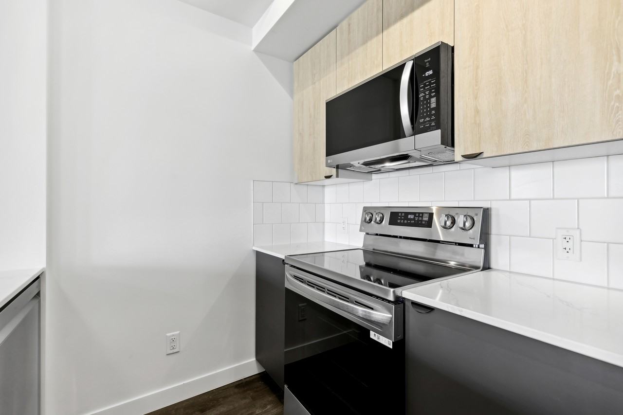 River's Edge - Photo 5 of 50