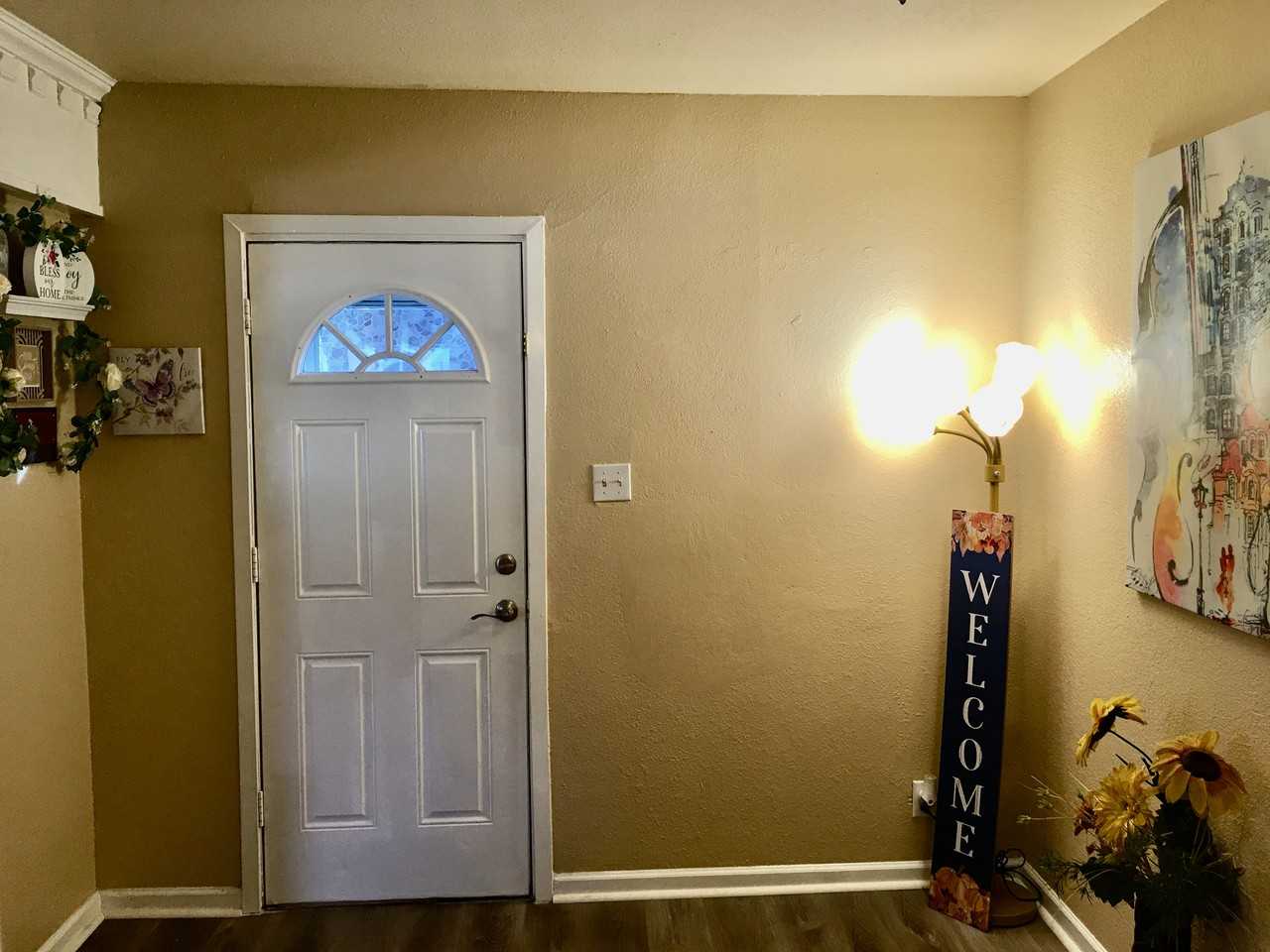 304 Southwest 2nd Street - Photo 3 of 25