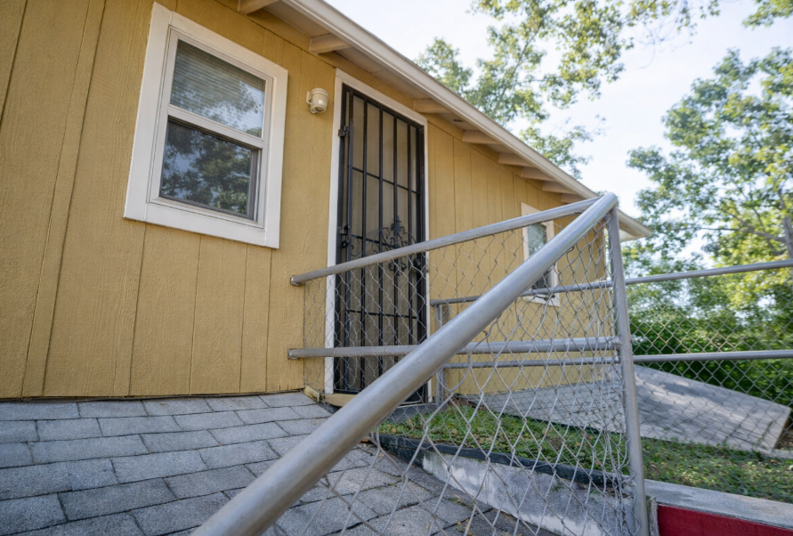 526 Cooper St #A - Photo 7 of 9