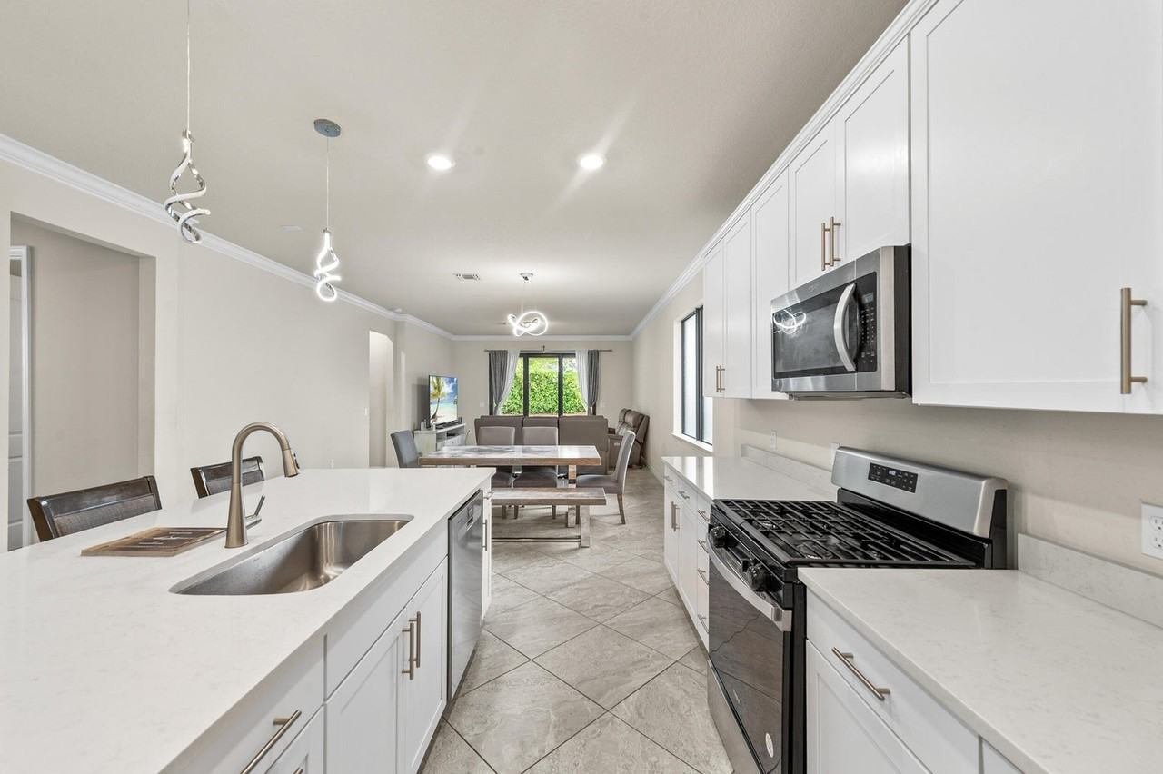 4762 Roldan Court - Photo 6 of 17