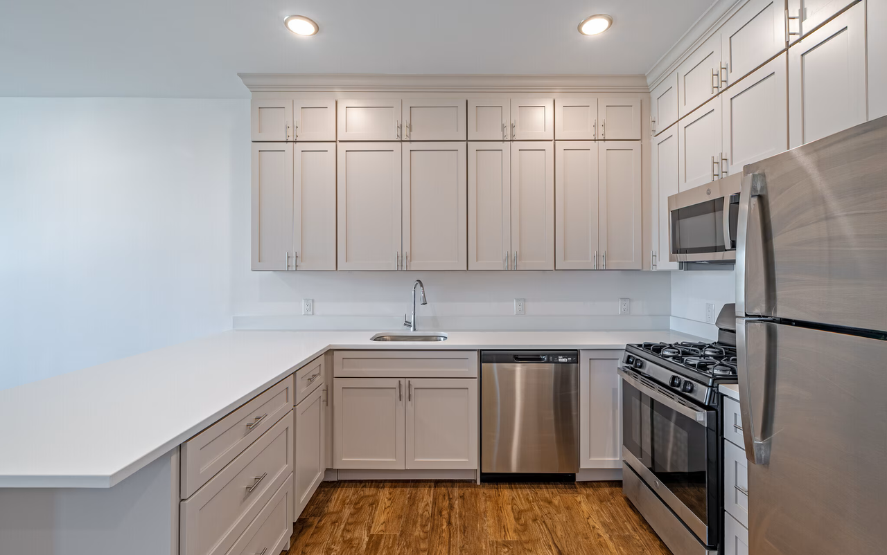 Spring Street Residences - Photo 3 of 12