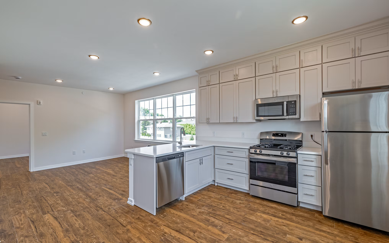 Spring Street Residences - Photo 4 of 12