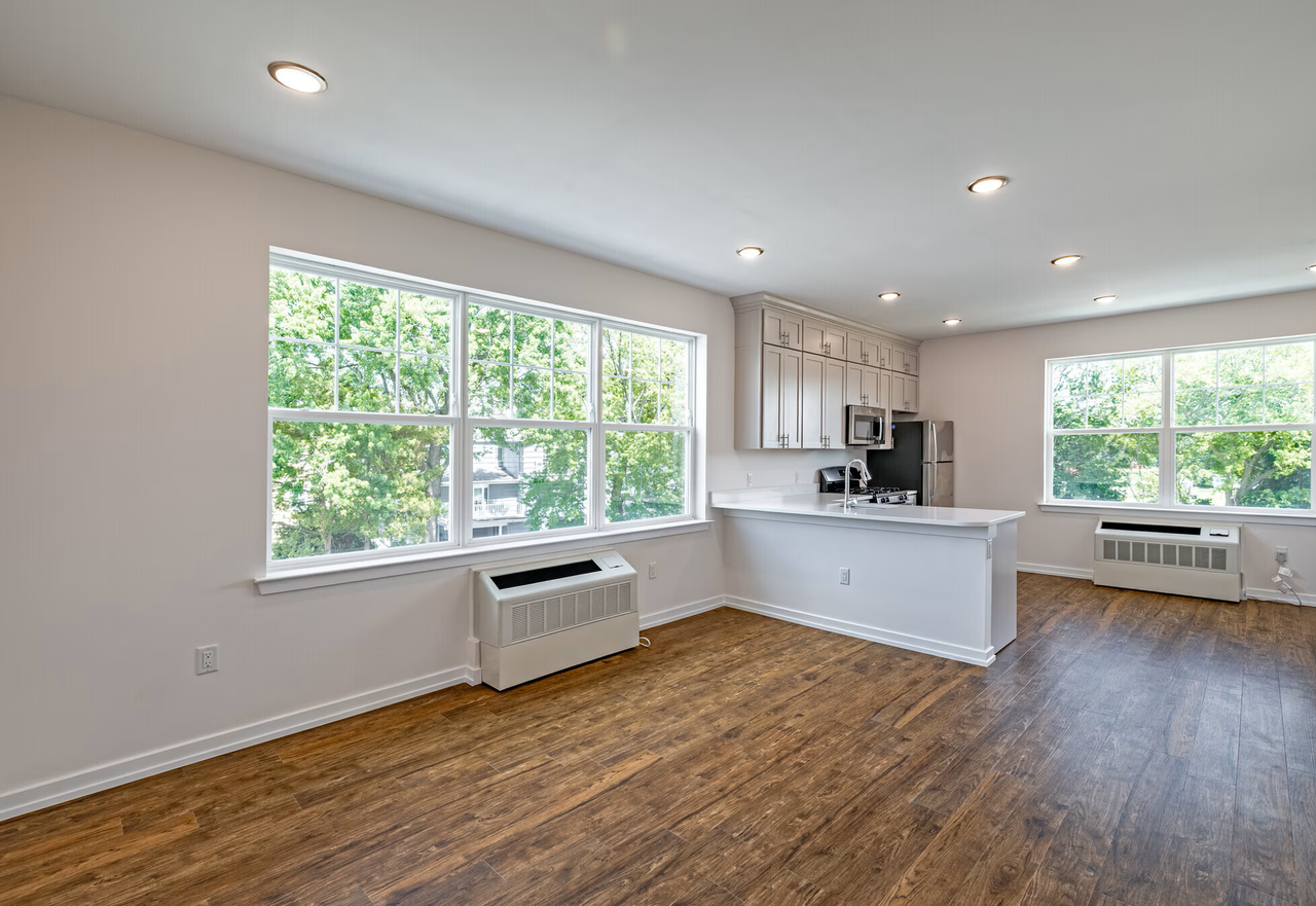 Spring Street Residences - Photo 5 of 12