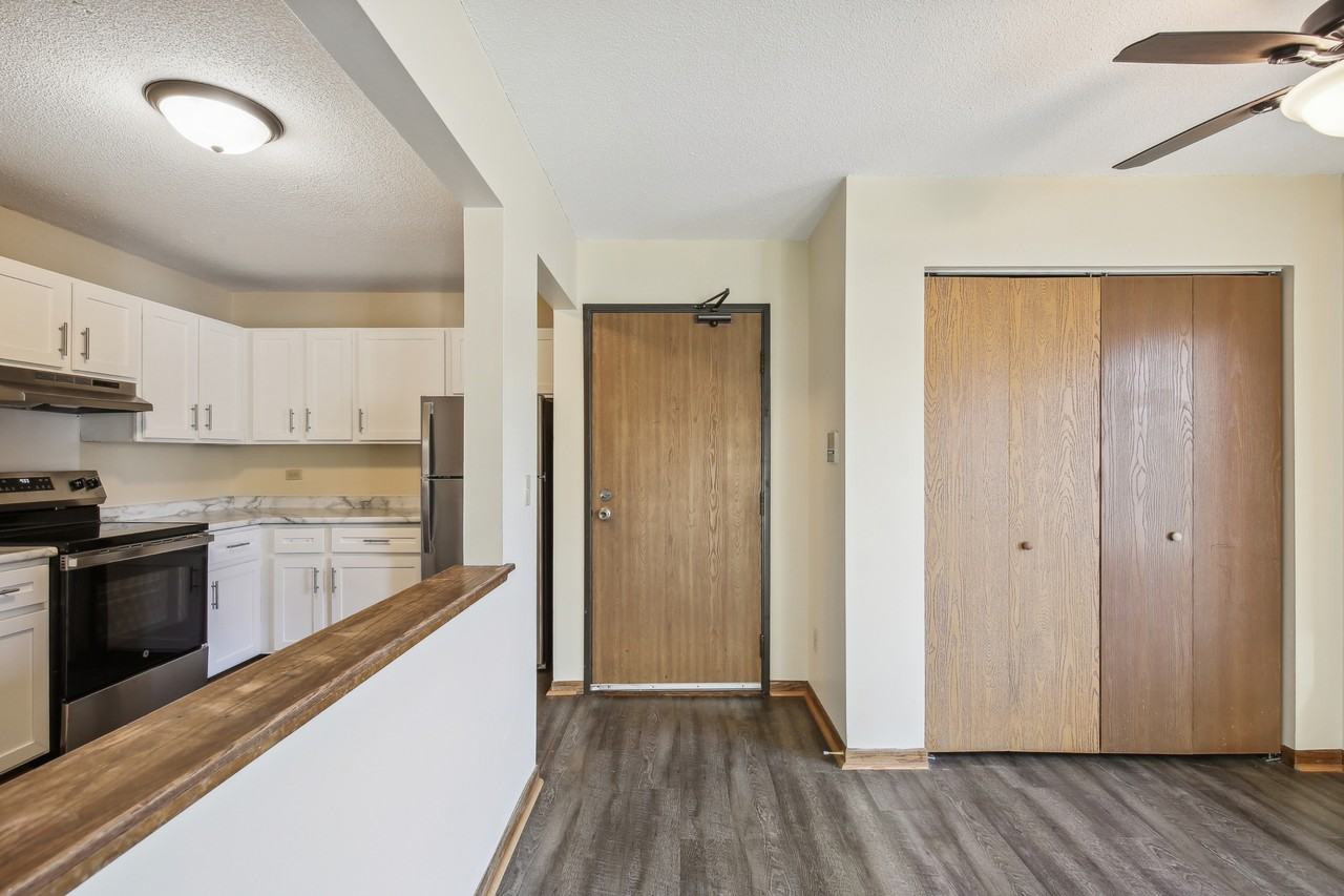 13324 Parkwood Dr #214 - Photo 6 of 35