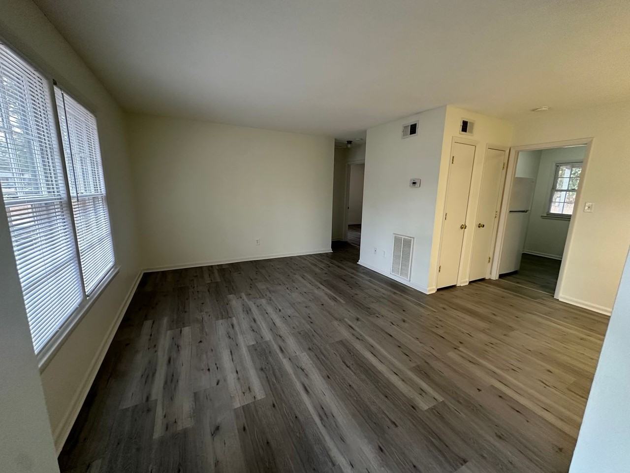 716 Montclair Dr - Photo 2 of 16