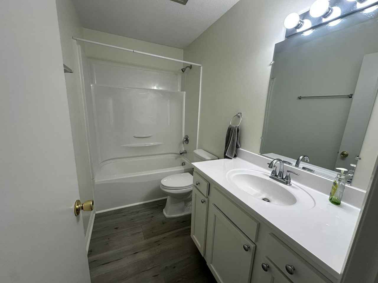 716 Montclair Dr - Photo 5 of 16