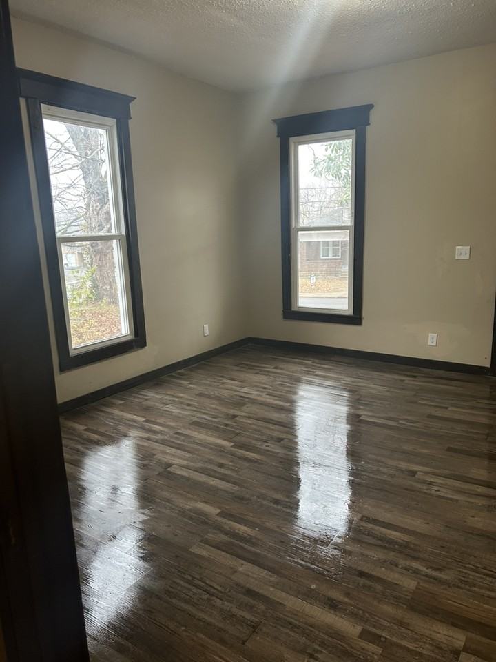 1520 Canton Street #B - Photo 4 of 6