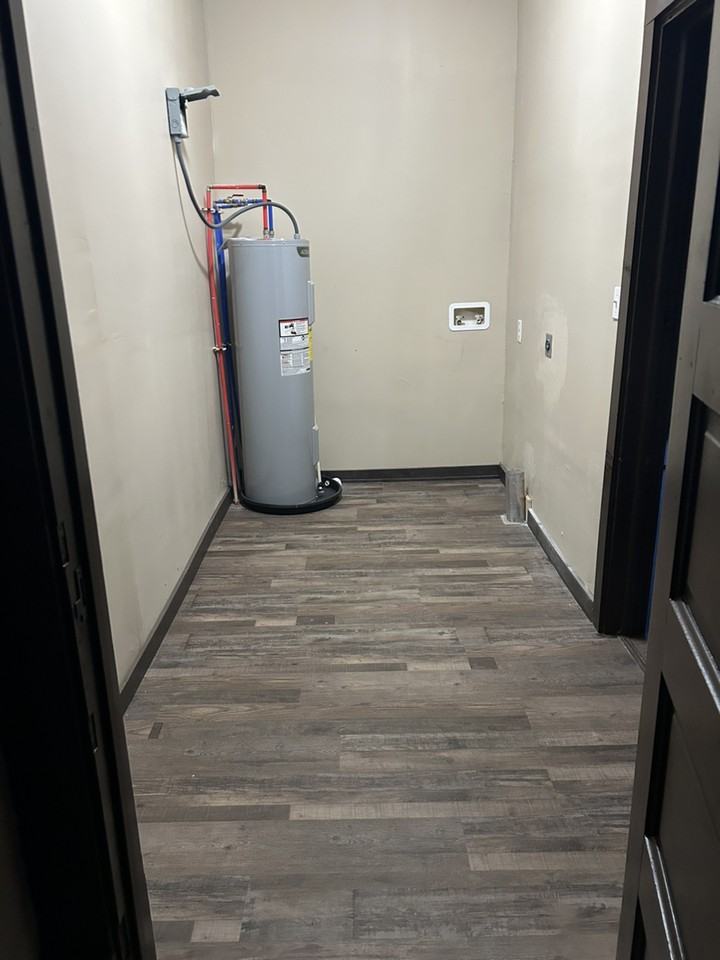 1520 Canton Street #B - Photo 3 of 6