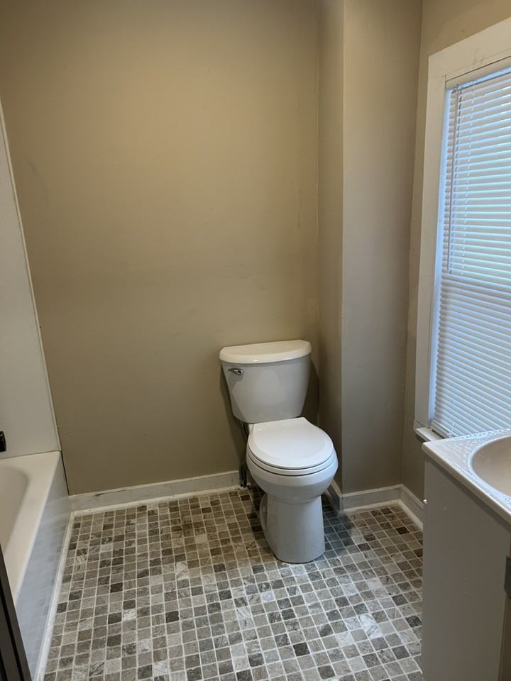 1520 Canton Street #B - Photo 5 of 6