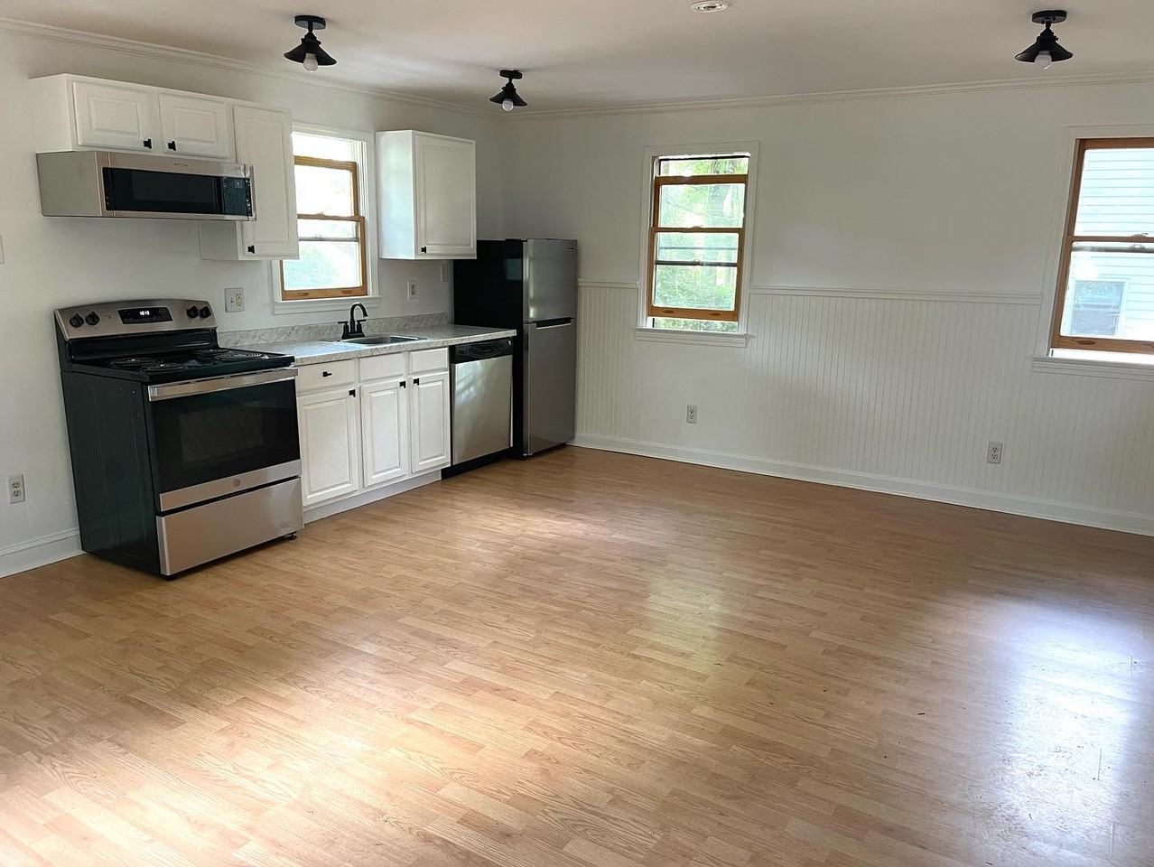 143 Greenwood Dr #143-5 - Photo 3 of 14