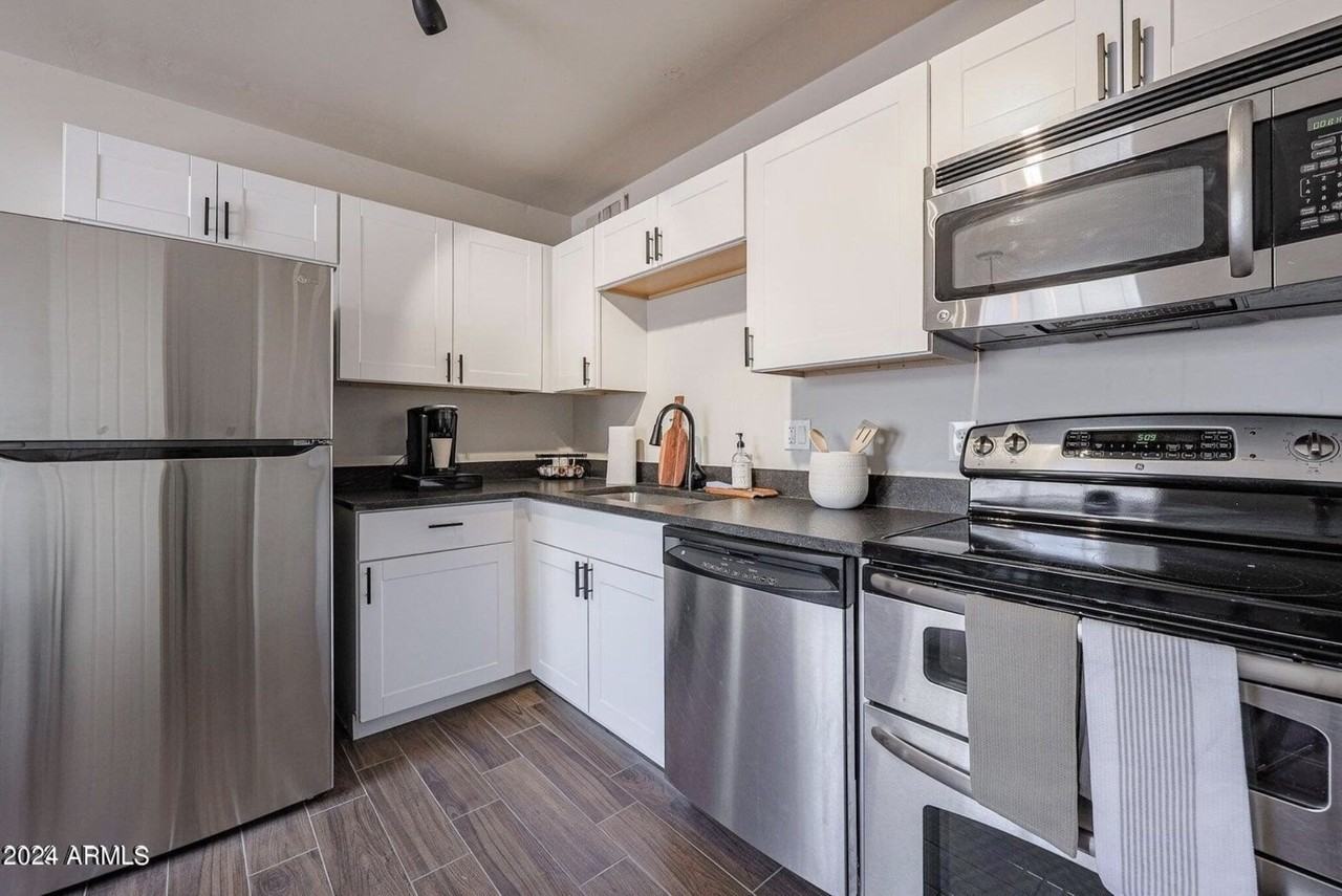 3611 N 21st Dr #NA - Photo 6 of 10